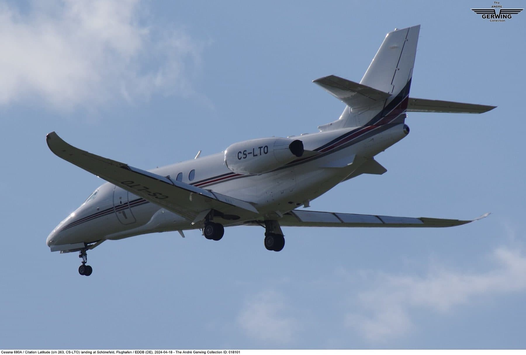 Cessna Citation Latitude on approach