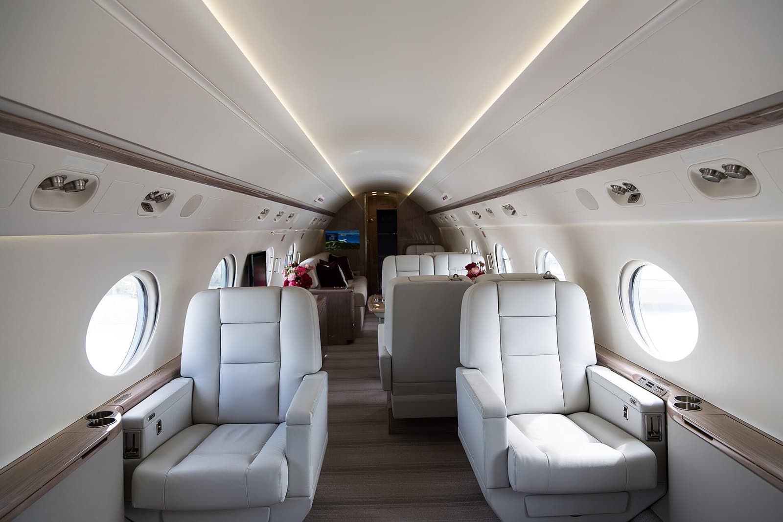 Cabin of a Gulfstream G550 with leather club seats
