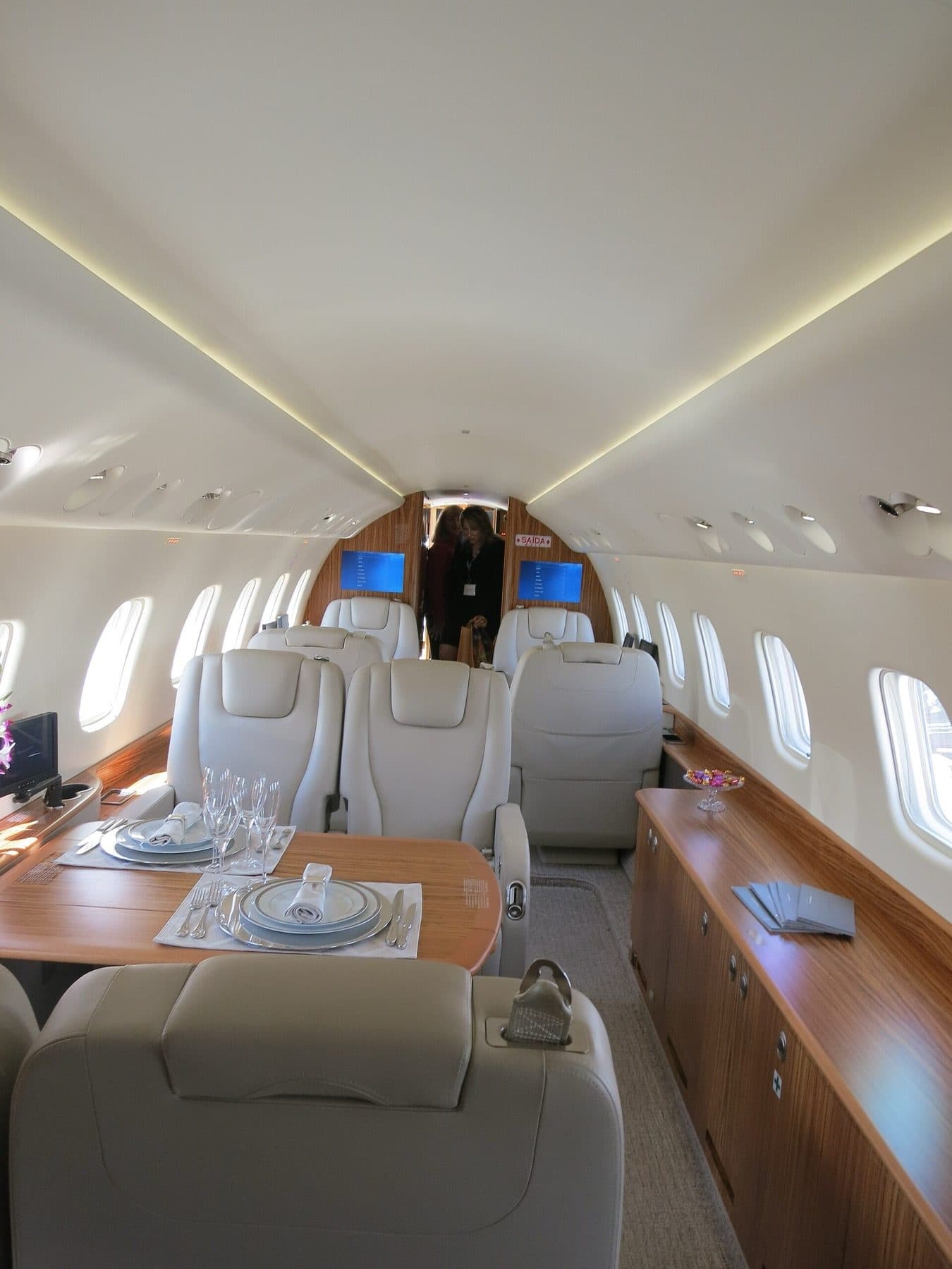 Embraer Legacy 650 forward cabin